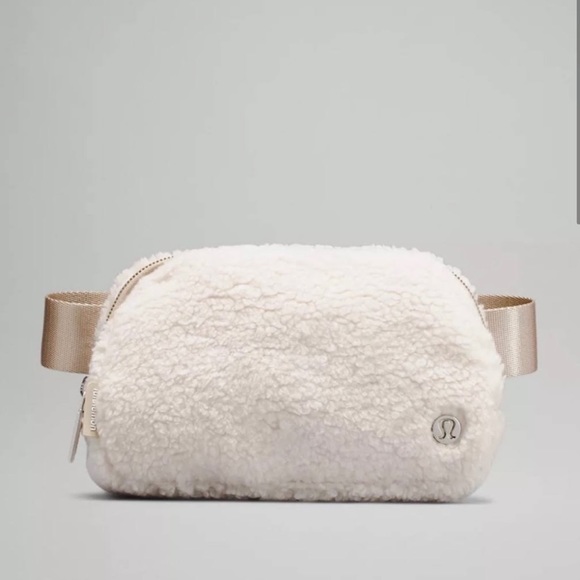 lululemon athletica Handbags - NWT Lululemon everywhere fleece belt bag.